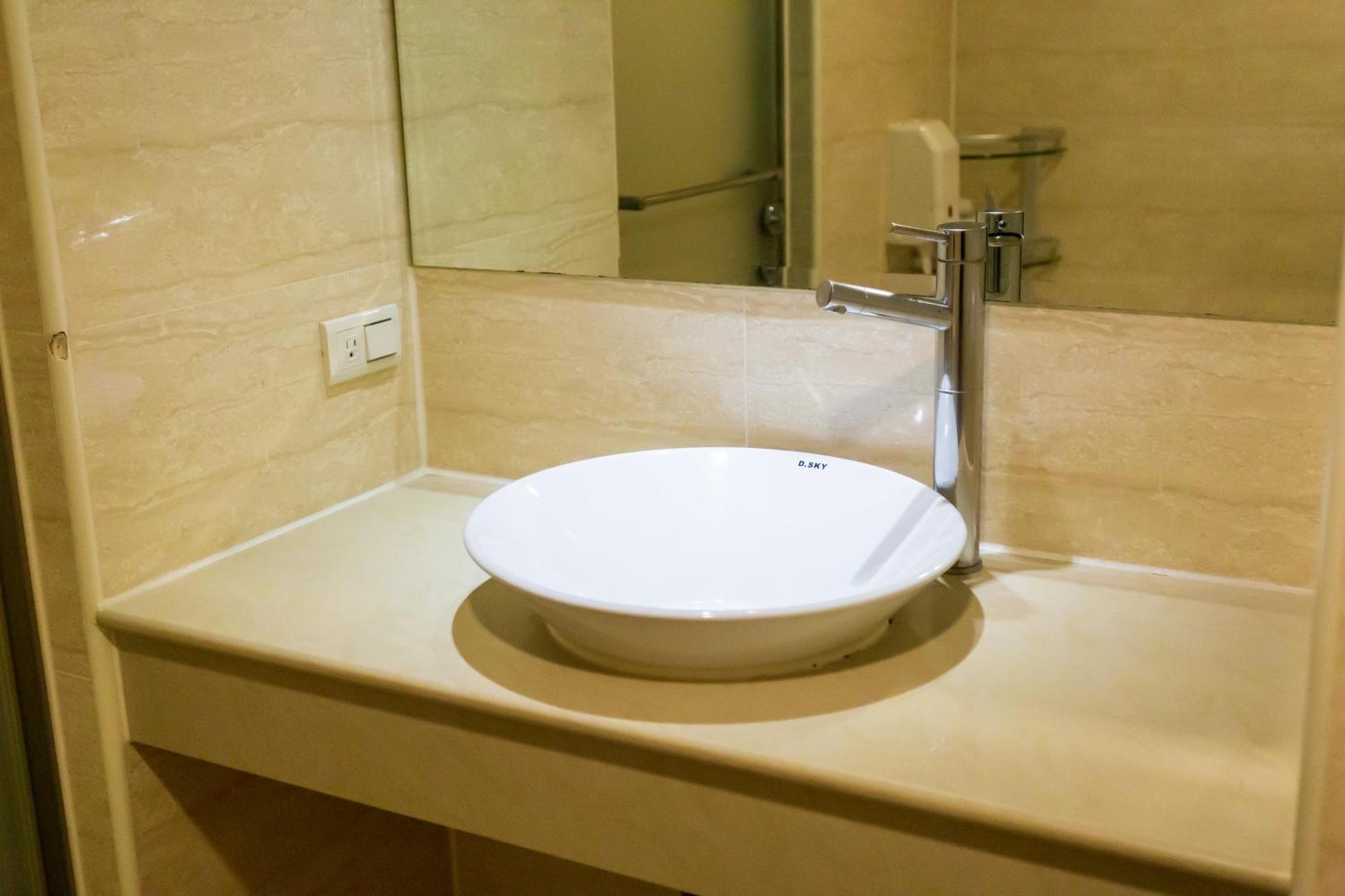 Newrise Hotel Kaohsiung Bagian luar foto