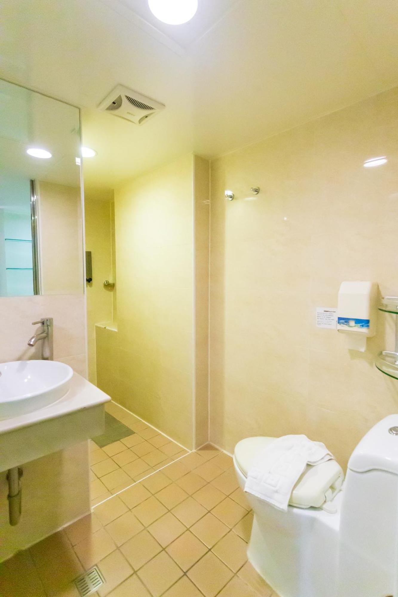 Newrise Hotel Kaohsiung Bagian luar foto