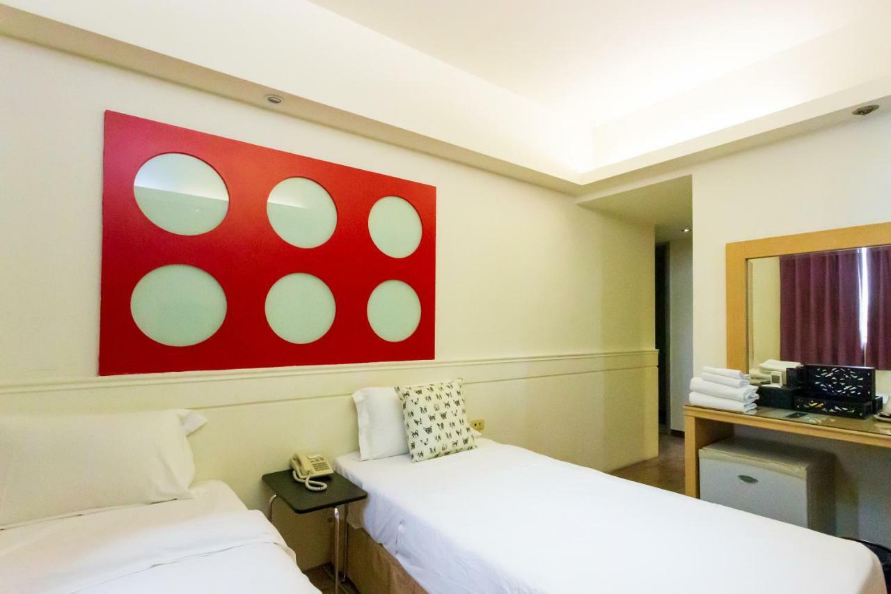 Newrise Hotel Kaohsiung Bagian luar foto